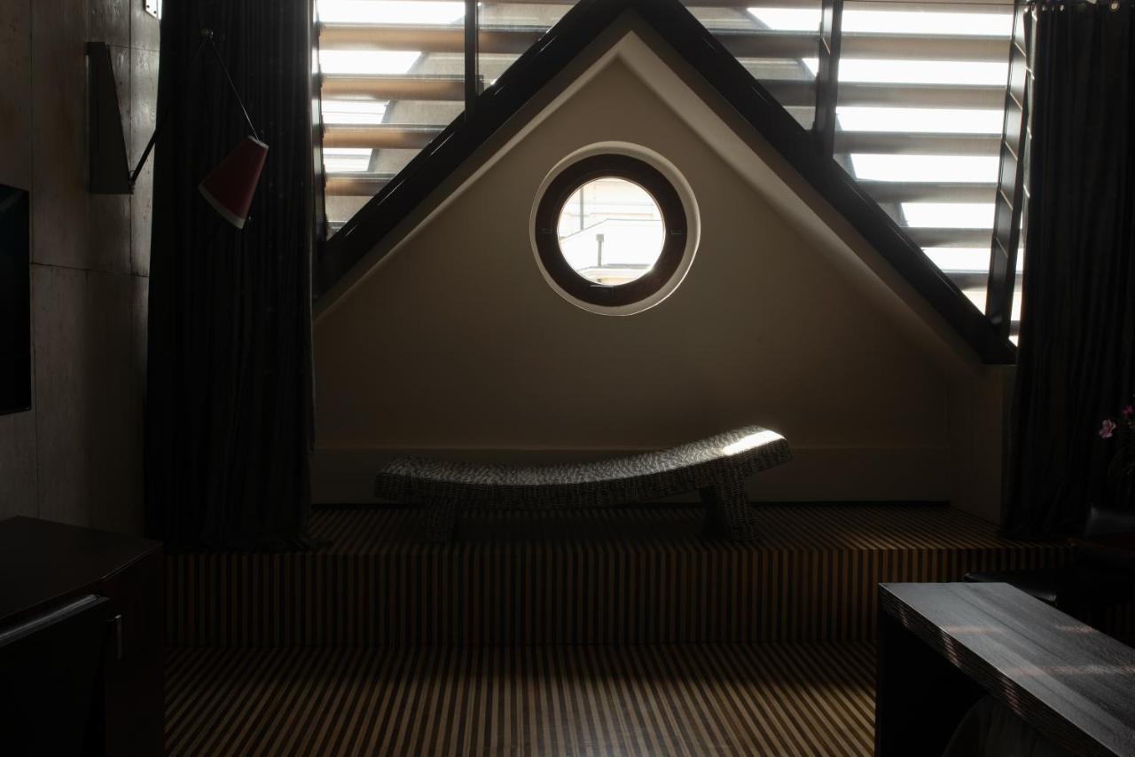 ホテル モノポール ブロツワフ ヴロツワフ エクステリア 写真 The window at the top of the staircase