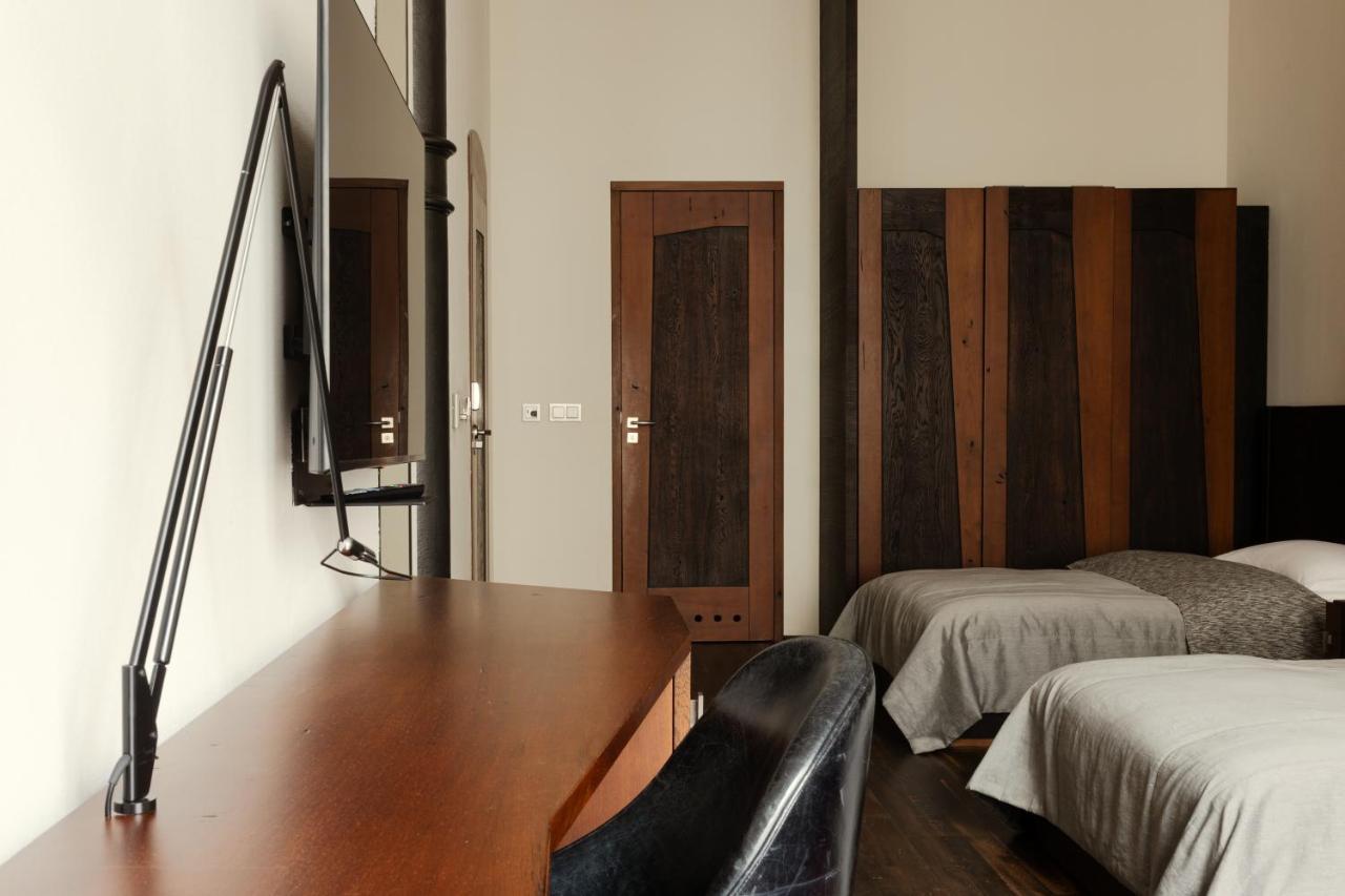 ホテル モノポール ブロツワフ ヴロツワフ エクステリア 写真 A room at the hotel