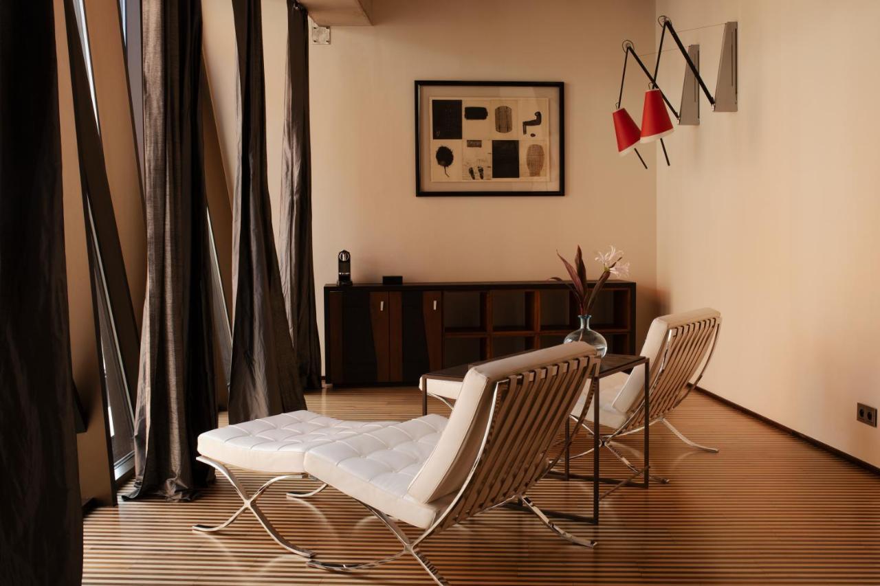 ホテル モノポール ブロツワフ ヴロツワフ エクステリア 写真 A room with a high ceiling